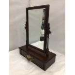 A MAHOGANY DRESSING TABLE MIRROR WITH DRAWER