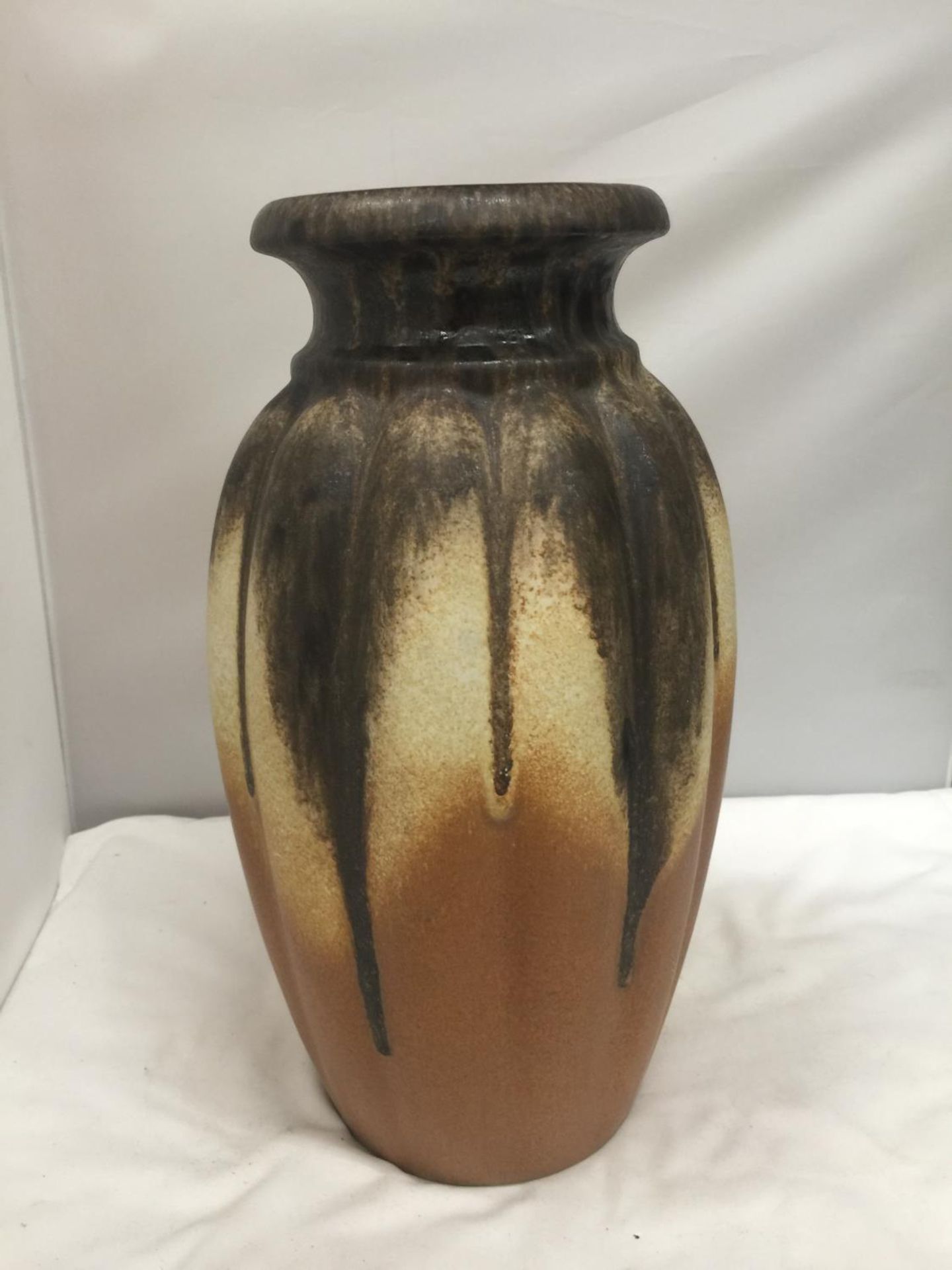 A LARGE WEST GERMAN LAVA VASE IN SHADES OF BROWN HEIGHT 40CM