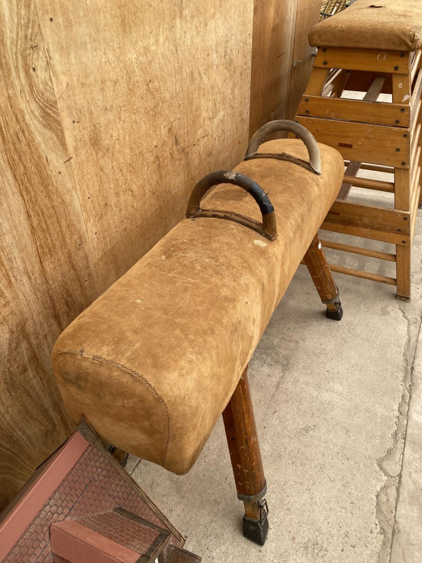 A VINTAGE POMMEL HORSE WITH HOOP BARS, ON FOUR ADJUSTABLE LEGS, 65X24" MAX WITH SUEDE TOP - Image 4 of 4