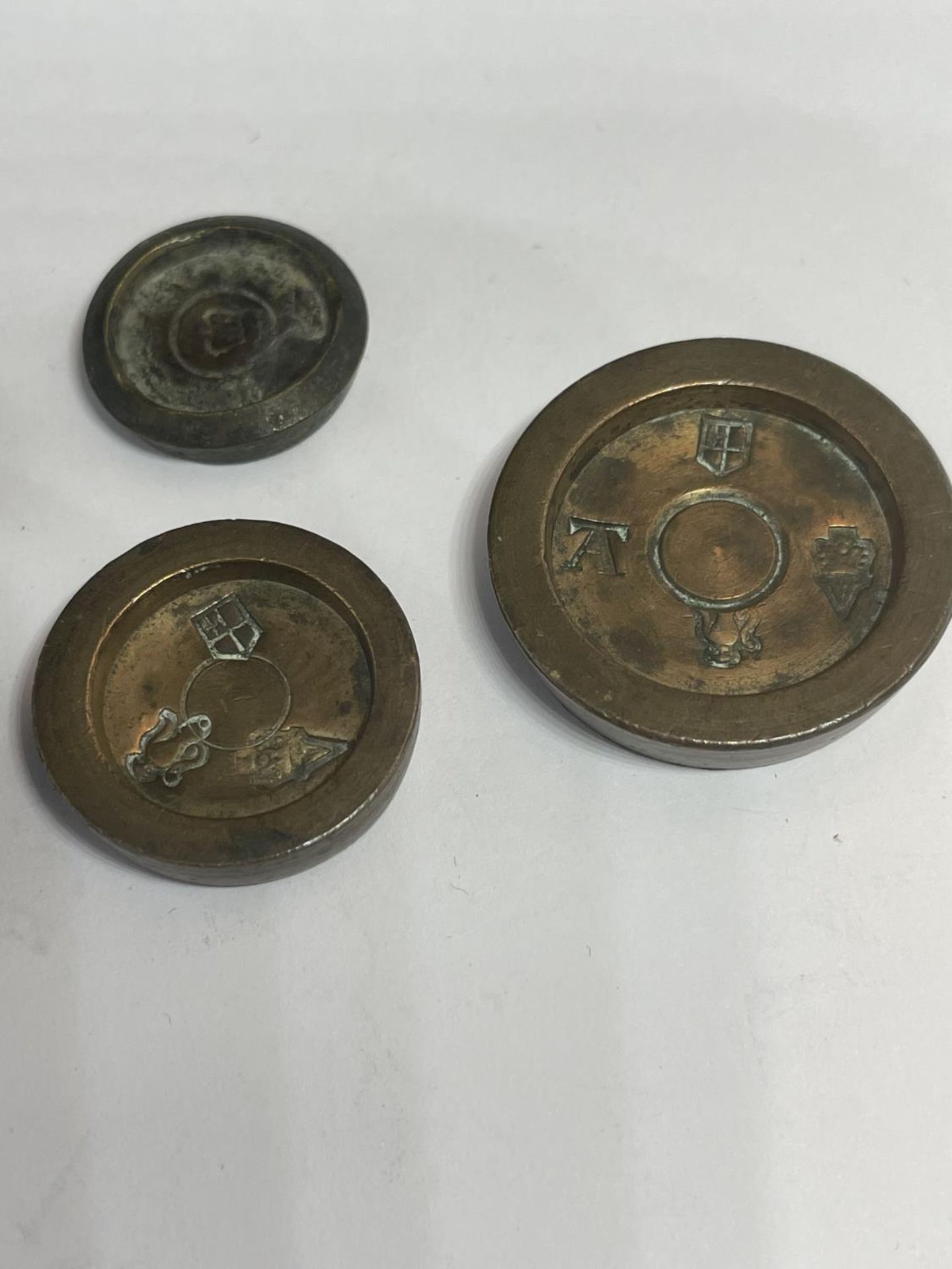 SEVEN VICTORIAN BRASS WEIGHTS - Image 3 of 4
