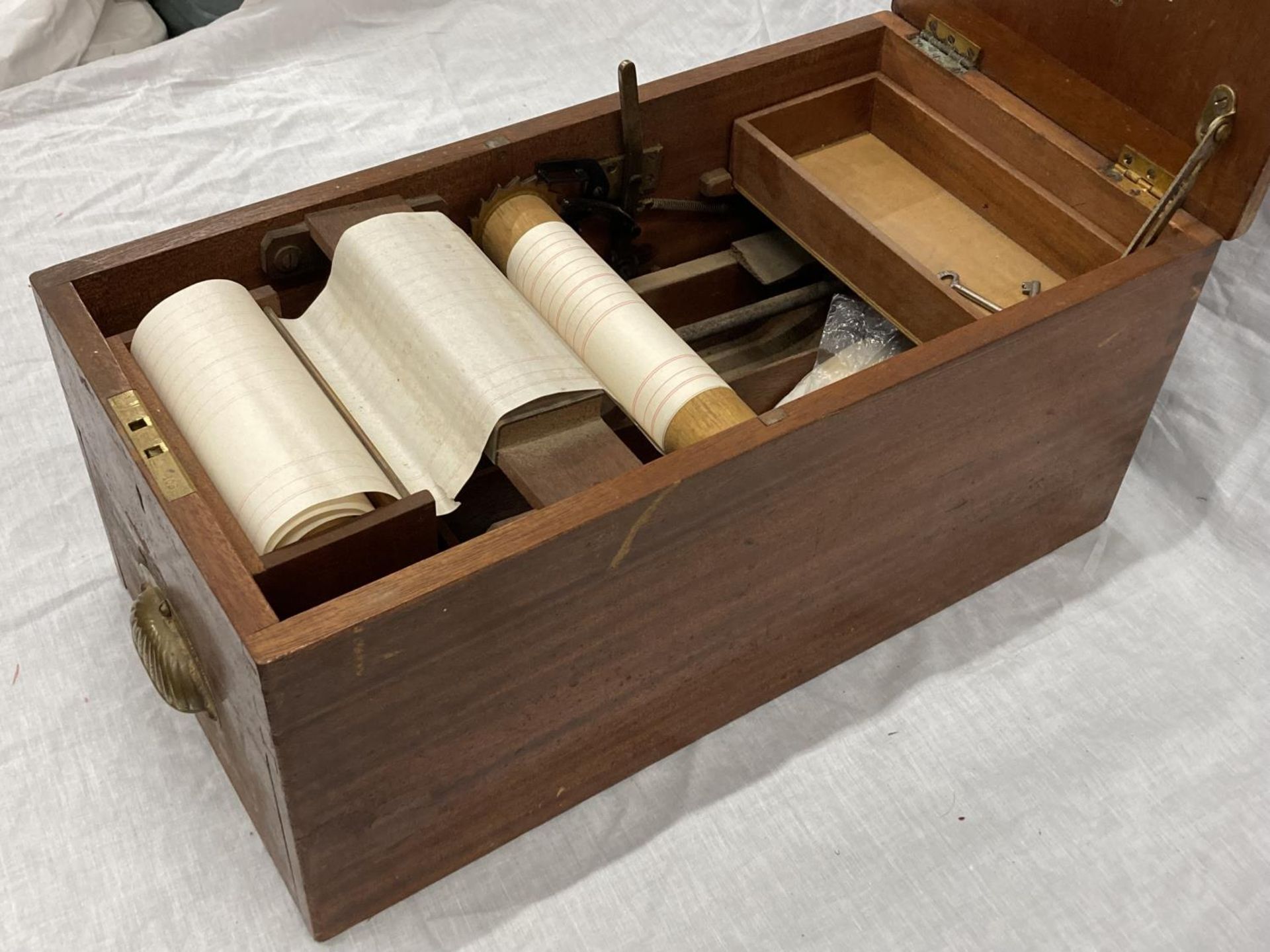 A VINTAGE MAHOGANY CASH REGISTER WITH BRASS HANDLED DRAWER, MADE BY GLEDHILL HALIFAX, COMES WITH TWO - Image 9 of 13