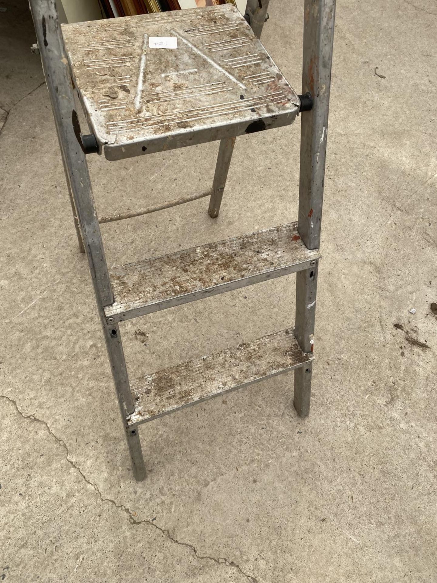 A TWO RUNG ALUMINIUM STEP LADDER - Image 2 of 2