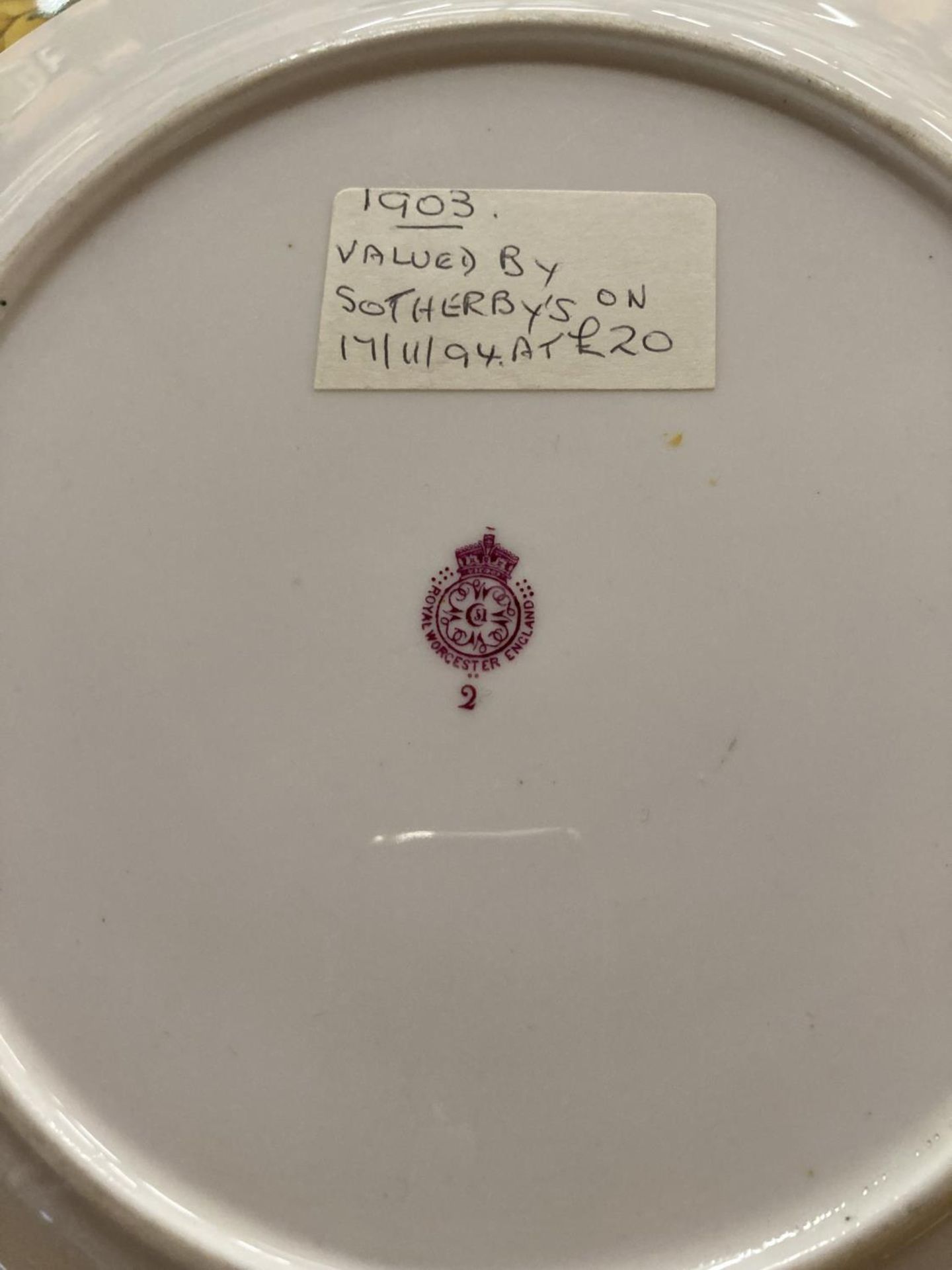 A QUANTITY OF DECORATIVE CABINET PLATES TO INCLUDE ROYAL ALBERT - Image 9 of 11