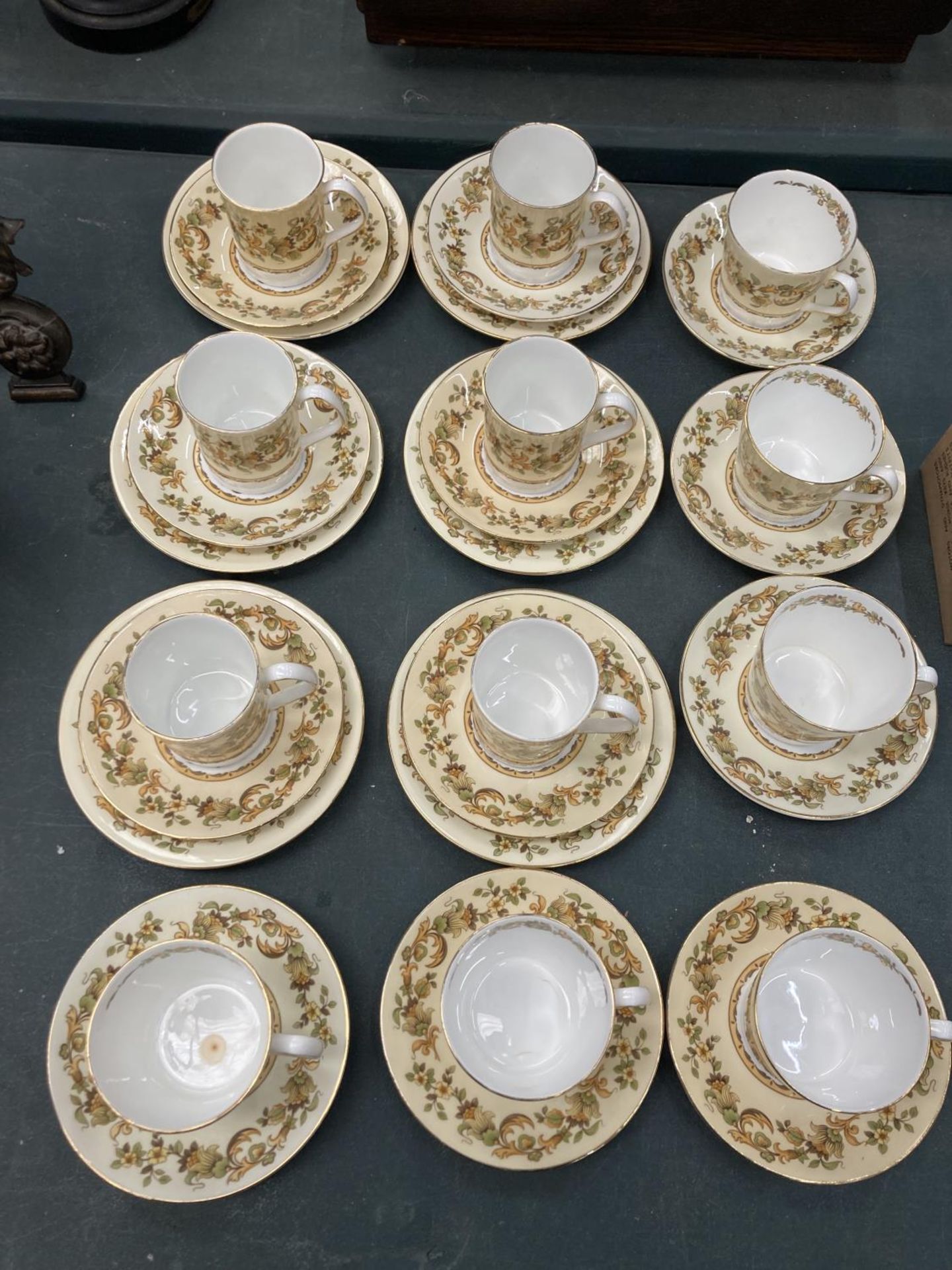 A QUNTITY OF ELIZABETHAN 'AUTUMN SONG' CHINA CUPS, SAUCERS AND PLATES - Image 3 of 4