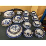 A BOOTHS 'REAL OLD WILLOW' CHINA PART DINNER SERVICE TO INCLUDE CUPS, SAUCERS, PLATES, GATEAU PLATE,