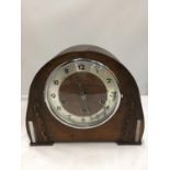A MAHOGANY CASED MANTLE CLOCK COMPLETE WITH PENDULUM AND KEY