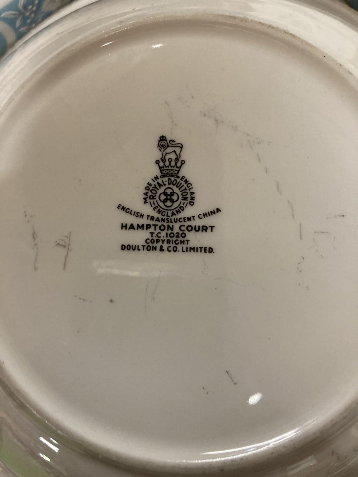 A QUANTITY OF ROYAL DOULTON 'HAMPTON COURT' TO INCLUDE MEAT PLATES, DINNER AND SIDE PLATES, SOUP - Image 3 of 3