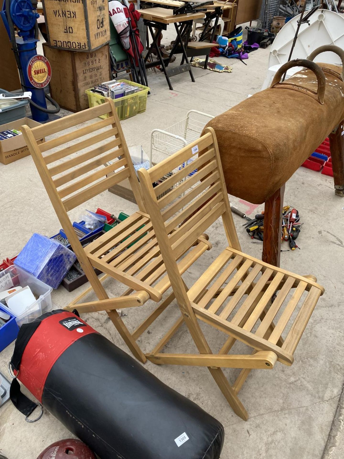 A PAIR OF NEW TEAK FOLDING GARDEN CHAIRS - Image 2 of 4