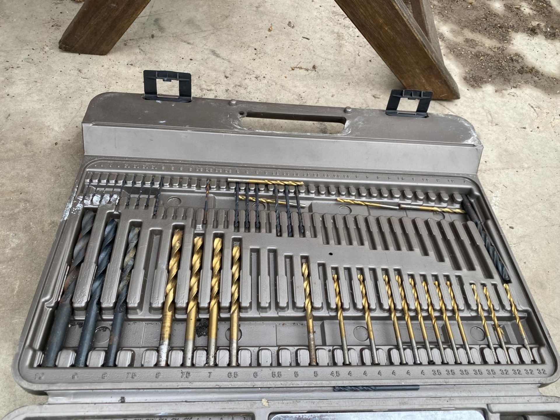 A LARGE QUANTITY OF ASSORTED DRILL BITS - Image 2 of 3