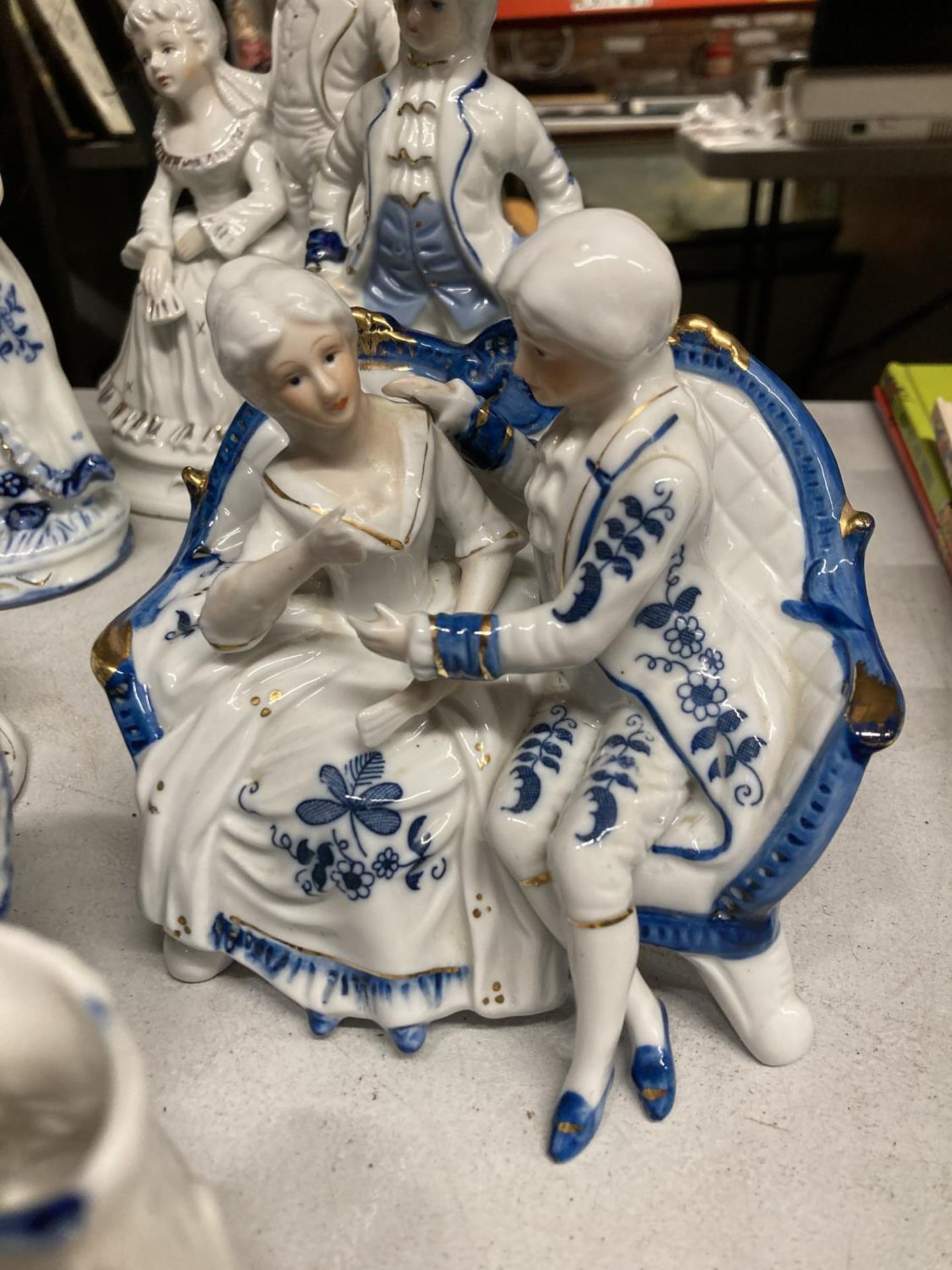 A QUANTITY OF CONTINENTAL STYLE FIGURINES, BLUE AND WHITE CERAMICS, ETC - Image 3 of 5