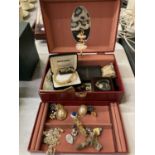 A MUSICAL JEWELLERY BOX CONTAINING A QUANTITY OF COSTUME JEWELLERY TO INCLUDE EARRINGS, NECKLACES,