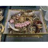 A BOX CONTAINING A QUANTITY OF YELLOW METAL JEWELLERY INCLUDING BANGLES, NECKLACES, EARRINGS, ETC