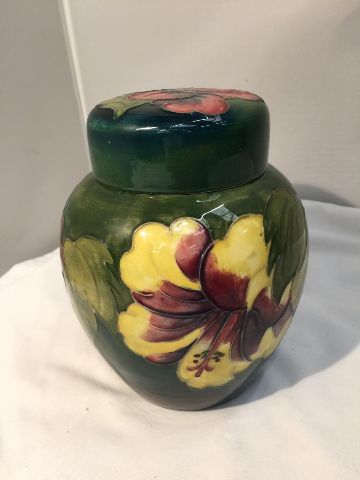 A MOORCROFT HIBISCUS ON GREEN GINGER JAR - Image 3 of 5