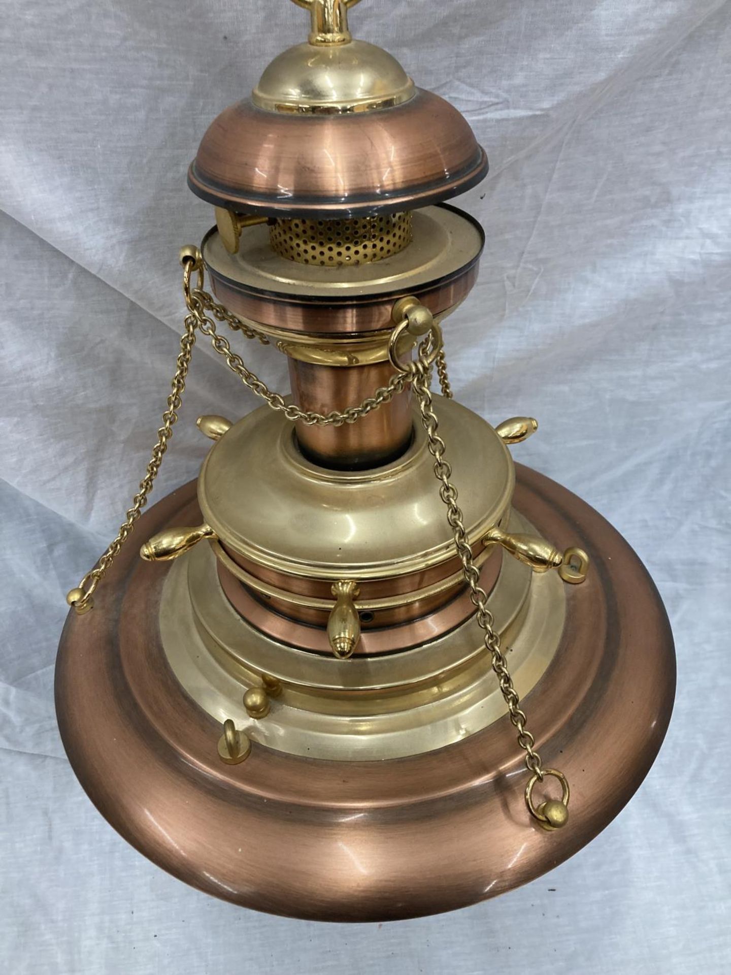 AN UNUSUAL BRASS AND COPPER PENDANT LIGHT WITH DOMED GLASS SHADE, SHIPS WHEEL DESIGN AND CHAINS - Image 3 of 5