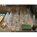 A COLLECTION OF GLASSES TO INCLUDE PINT GLASSES, TUMBLERS, ETC