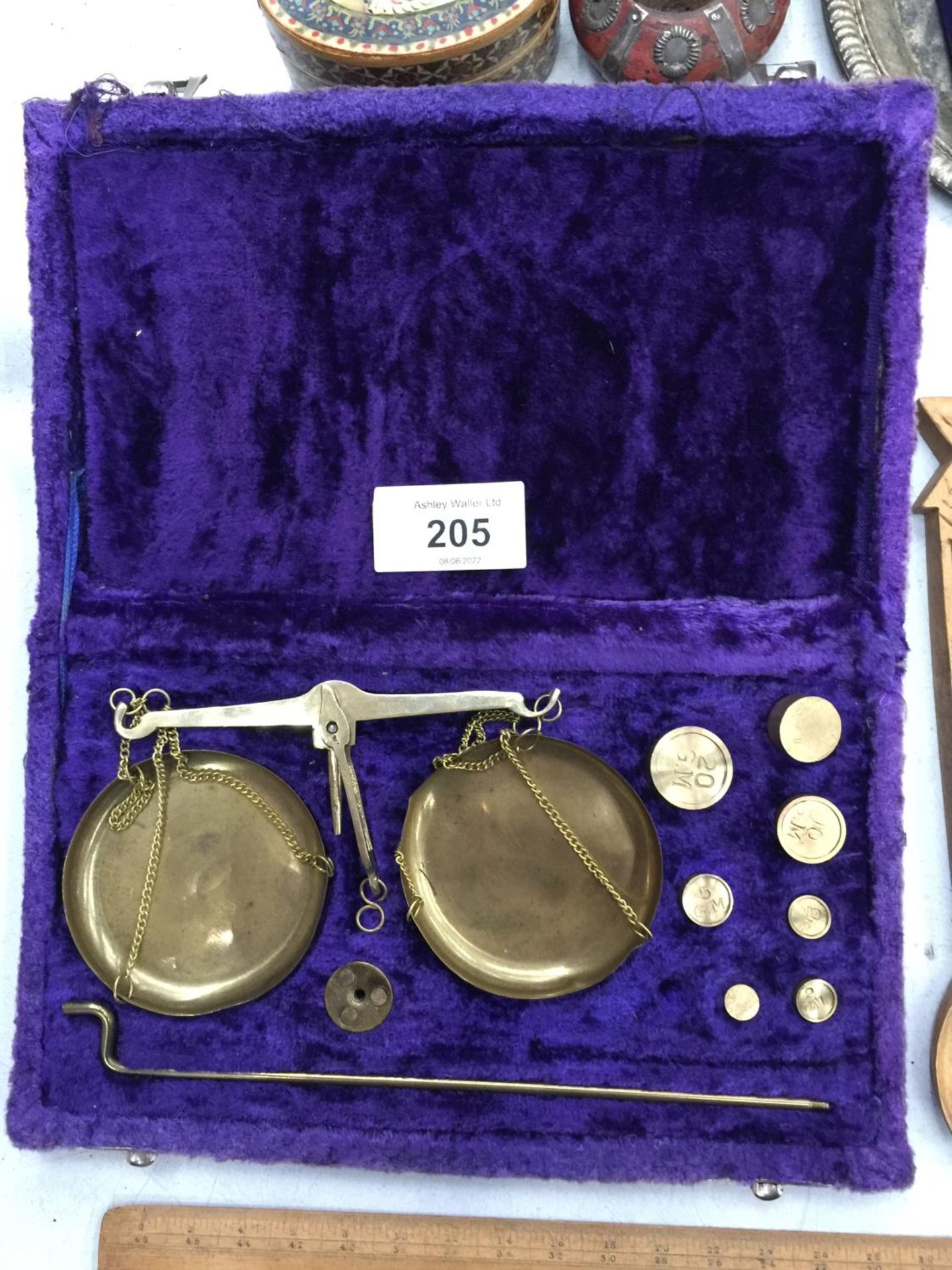 A QUANTITY OF ITEMS TO INCLUDE BOXED JEWELLERY SCALES AND WEIGHTS, IRONS, BRASSWARE, ETC - Image 7 of 8