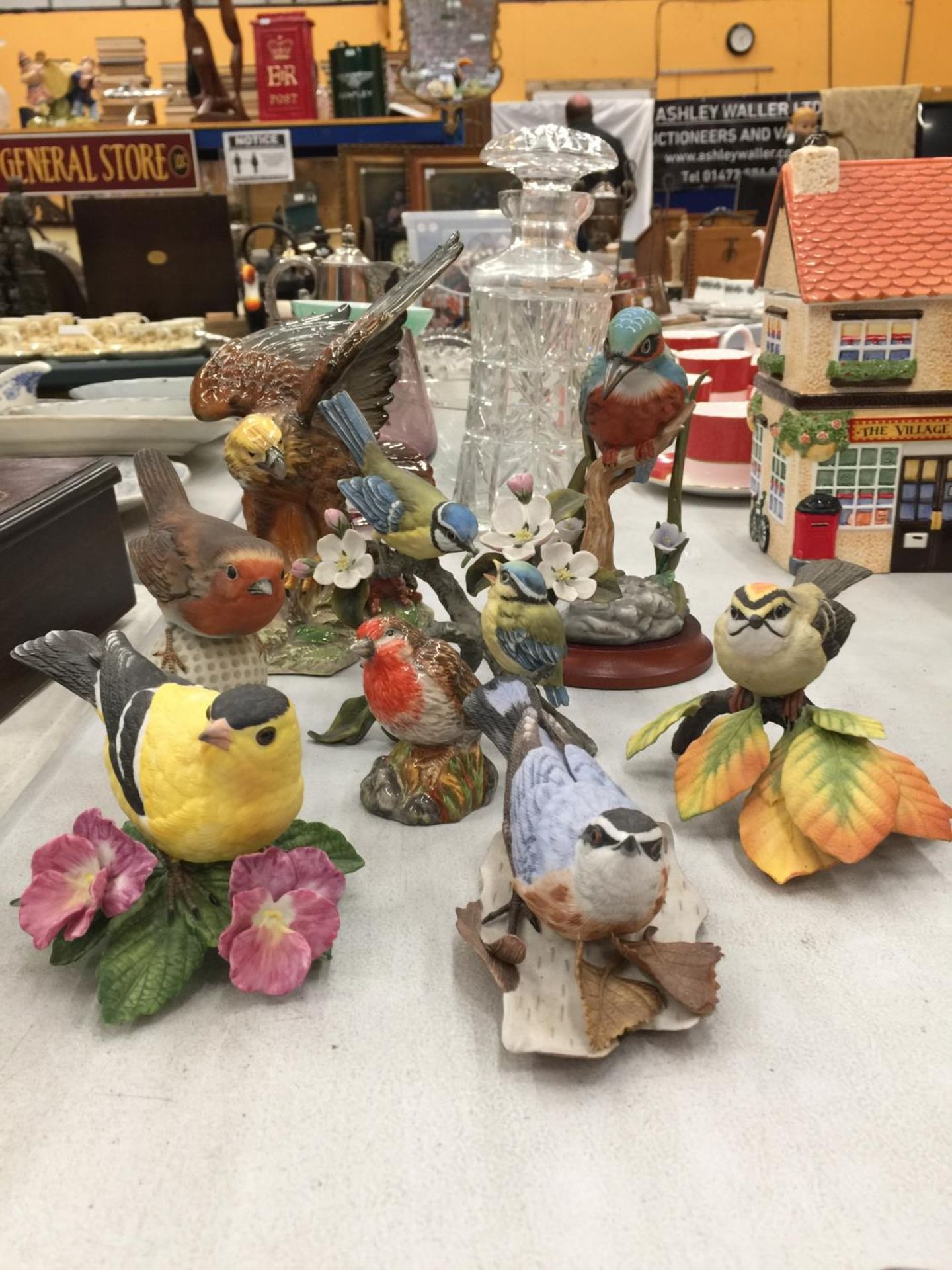 A QUANTITY OF POTTERY BIRDS TO INCLUDE ROYAL DOULTON, ROYAL OSBORNE, LENOX, ETC