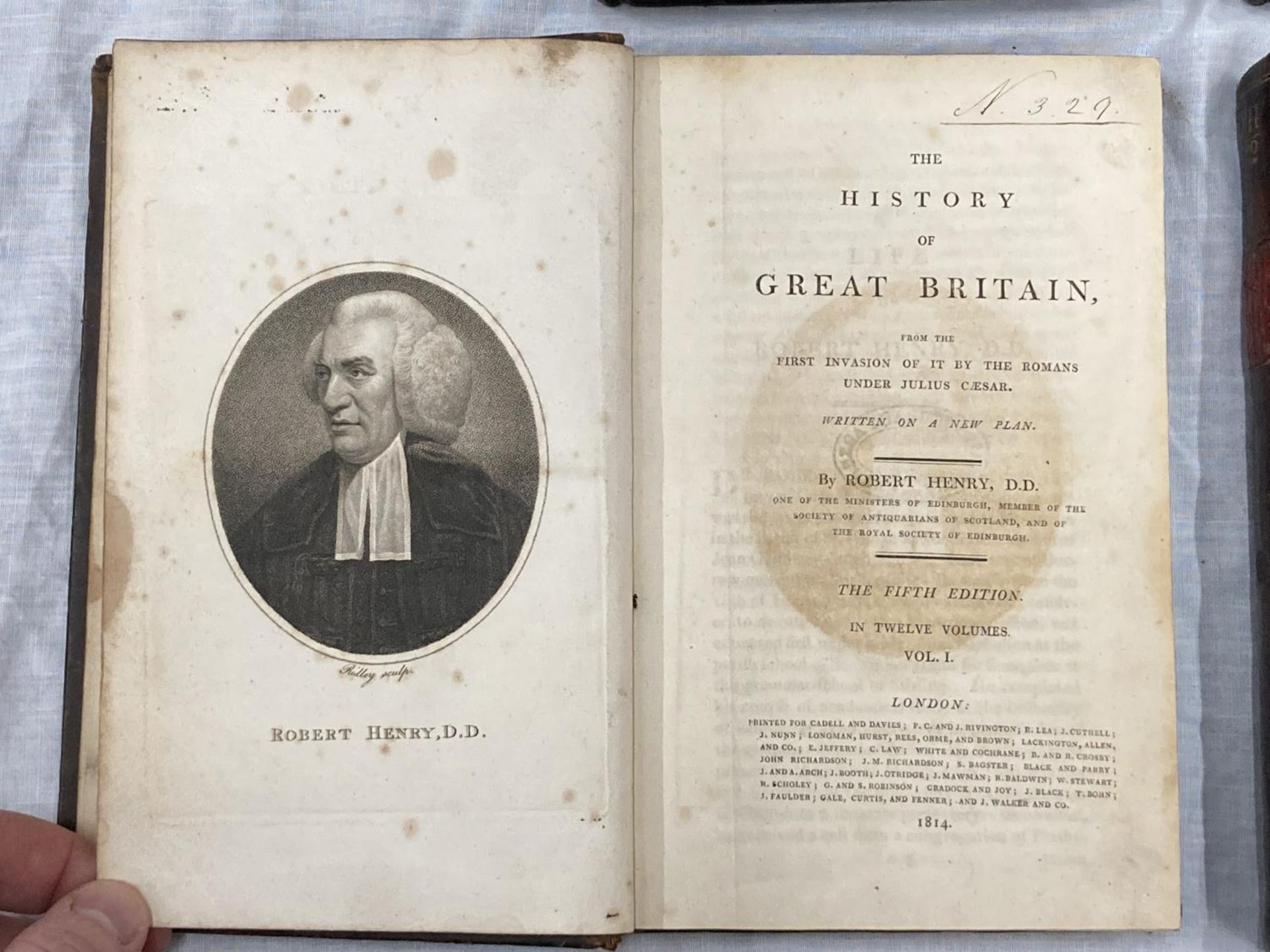 A COMPLETE TWELVE VOLUME HARDBACK COLLECTION OF THE HISTORY OF GREAT BRITAIN BY ROBERT HENRY WITH - Image 7 of 13