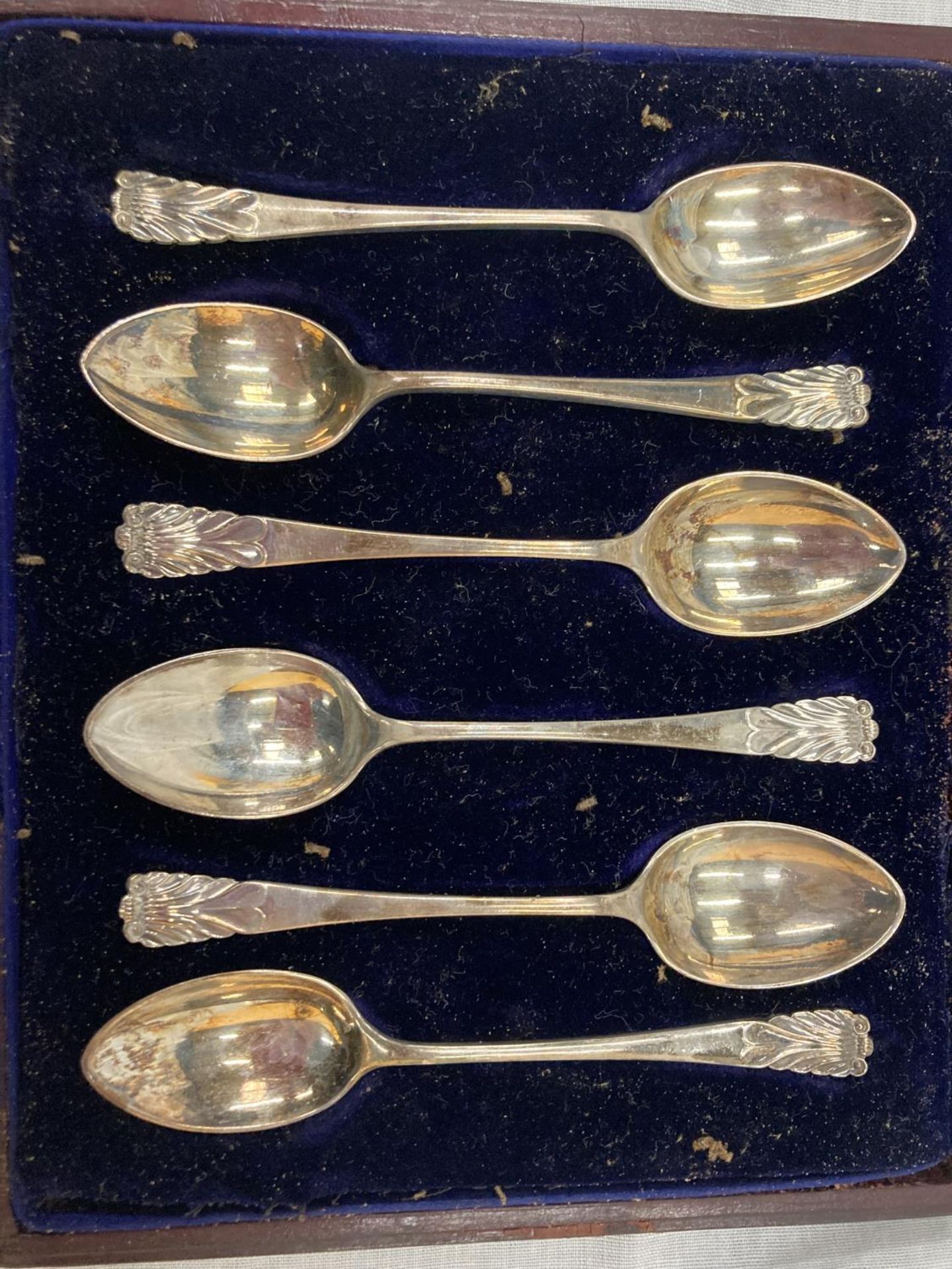 SIX HALLMARKED SHEFFIELD TEASPOONS IN A LEATHER BOX WITH THE NAME, HENRY PIDDUCK & SONS - Image 2 of 3