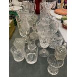 A QUANTITY OF GLASSWARE INCLUDING VASES, JUGS, BOWLS, GLASSES, ETC