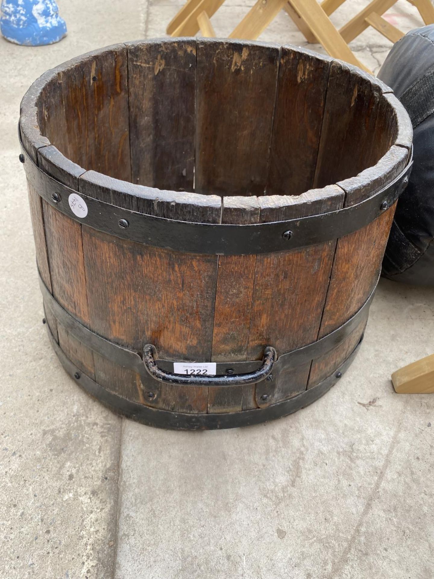 A VINTAGE OAK HALF BARREL WITH METAL BANDING - Image 3 of 3