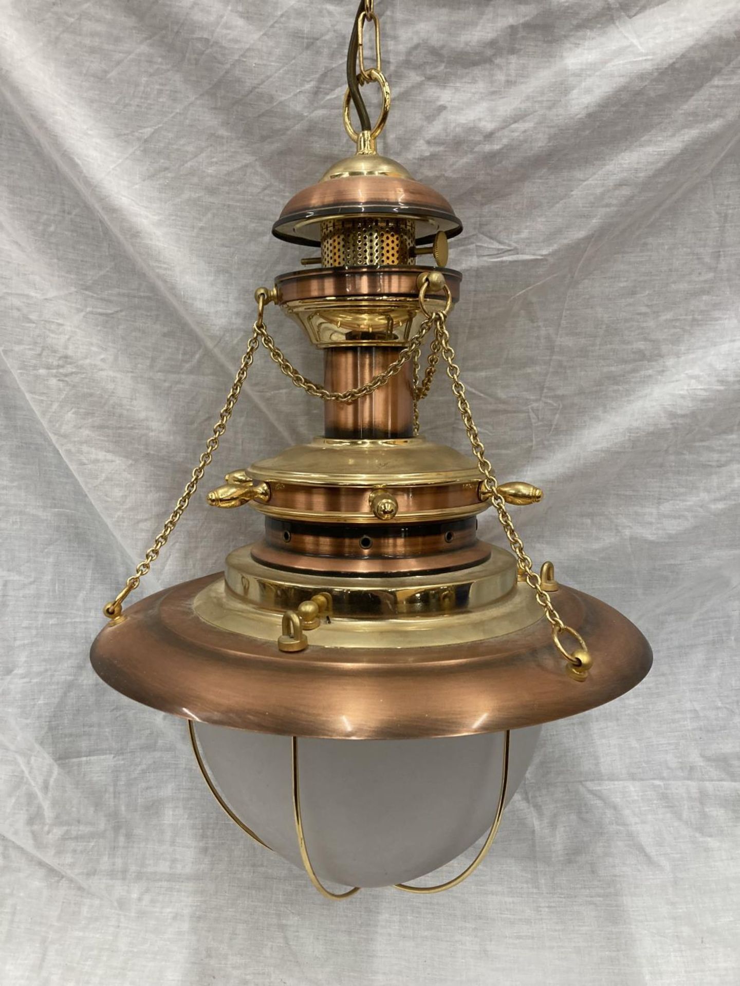 AN UNUSUAL BRASS AND COPPER PENDANT LIGHT WITH DOMED GLASS SHADE, SHIPS WHEEL DESIGN AND CHAINS - Image 5 of 5
