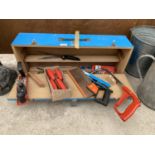 A WOODEN JOINERS CHEST WITH AN ASSORTMENT OF TOOLS TO INCLUDE CHISELS, A WOOD PLANE AND A HACKSAW