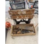 AN ASSORTMENT OF VINTAGE TOOLS TO INCLUDE A WORK MATE BENCH, STILSENS AND TROWELS ETC