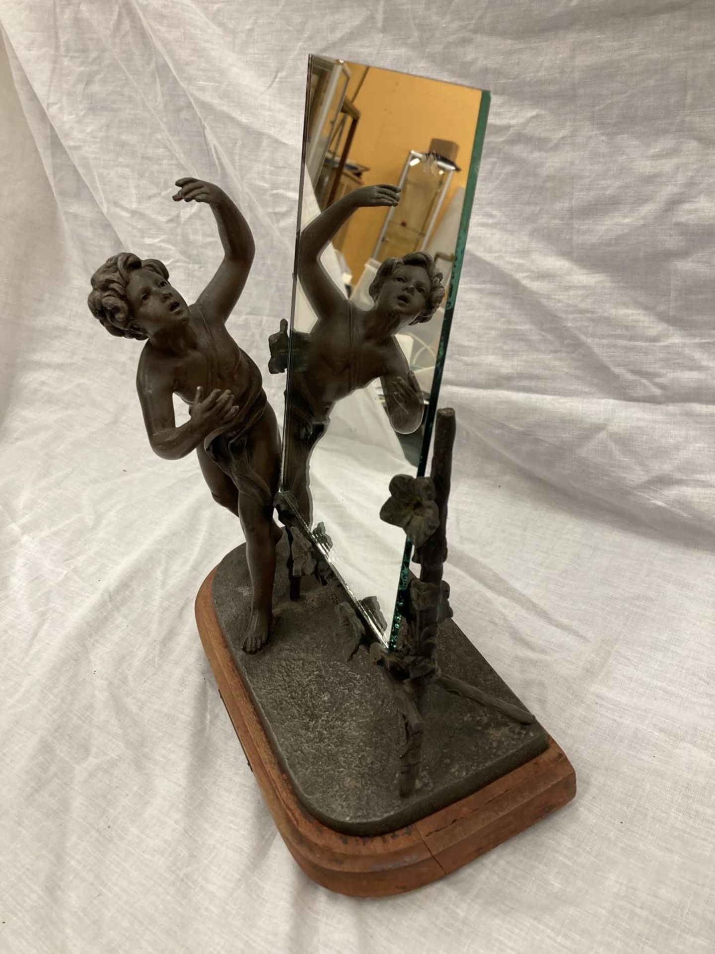 A VINTAGE FRENCH BRONZED FIGURE OF A BOY AND A TRELLIS OF FLOWERS SUPPORTING A MIRROR (MIRROR NOT - Image 2 of 5