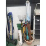 AN ASSORTMENT OF GARDEN TOOLS TO INCLUDE FORKS, SPADES AND SHEARS ETC
