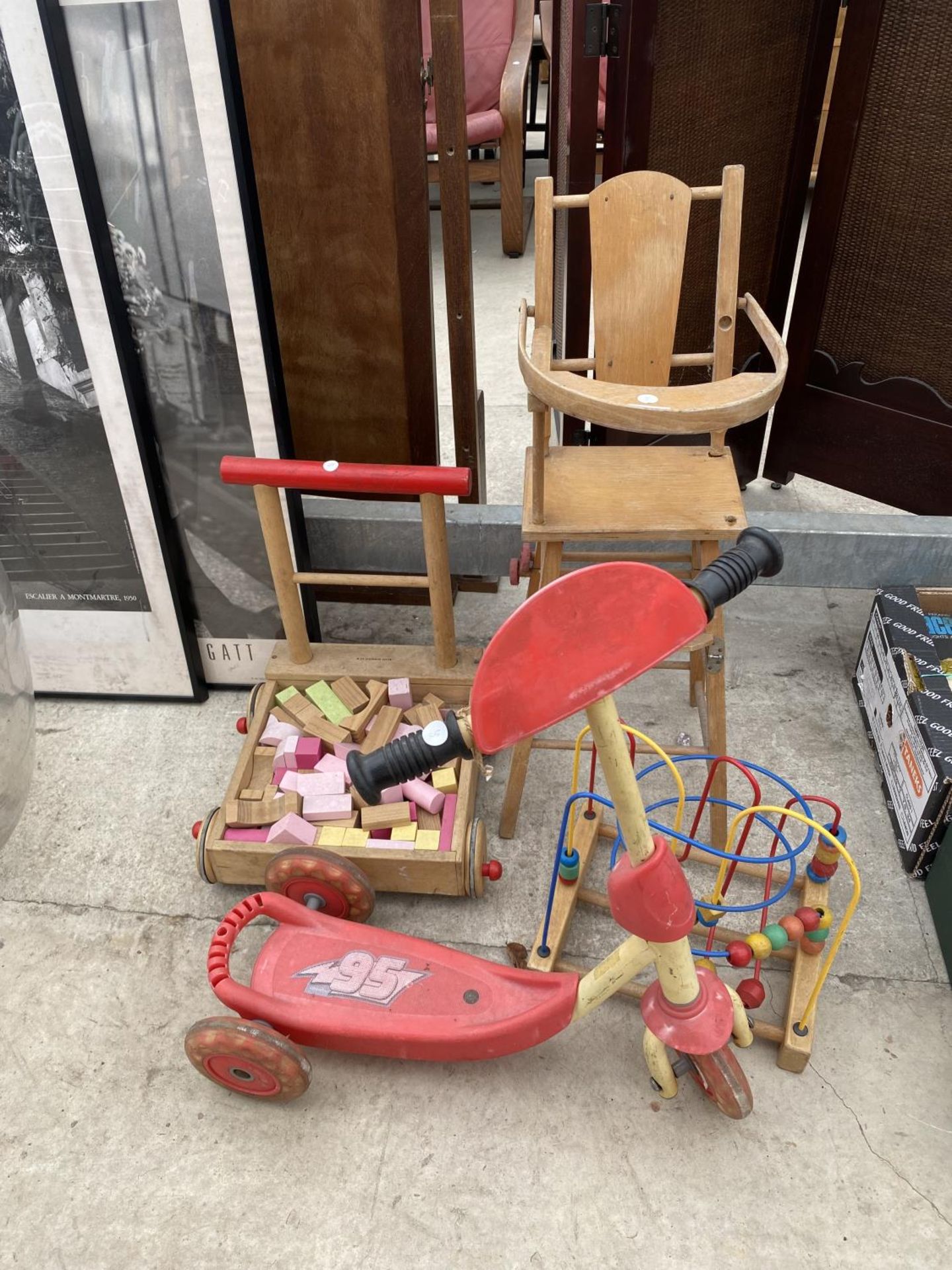 AN ASSORTMENT OF CHILDRENS ITEMS TO INCLUDE A HIGH CHAIR, A SCOOTER AND A WALKER ETC