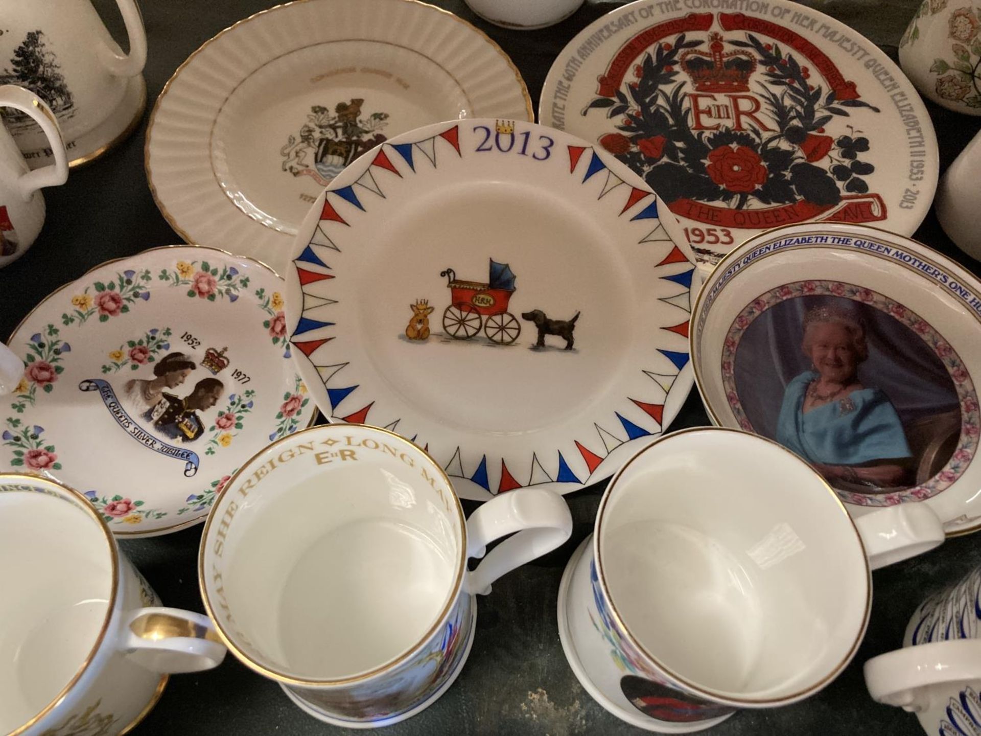 A LARGE QUANTITY OF ROYAL COMMEMORATIVE CUPS AND PLATES - Image 5 of 7