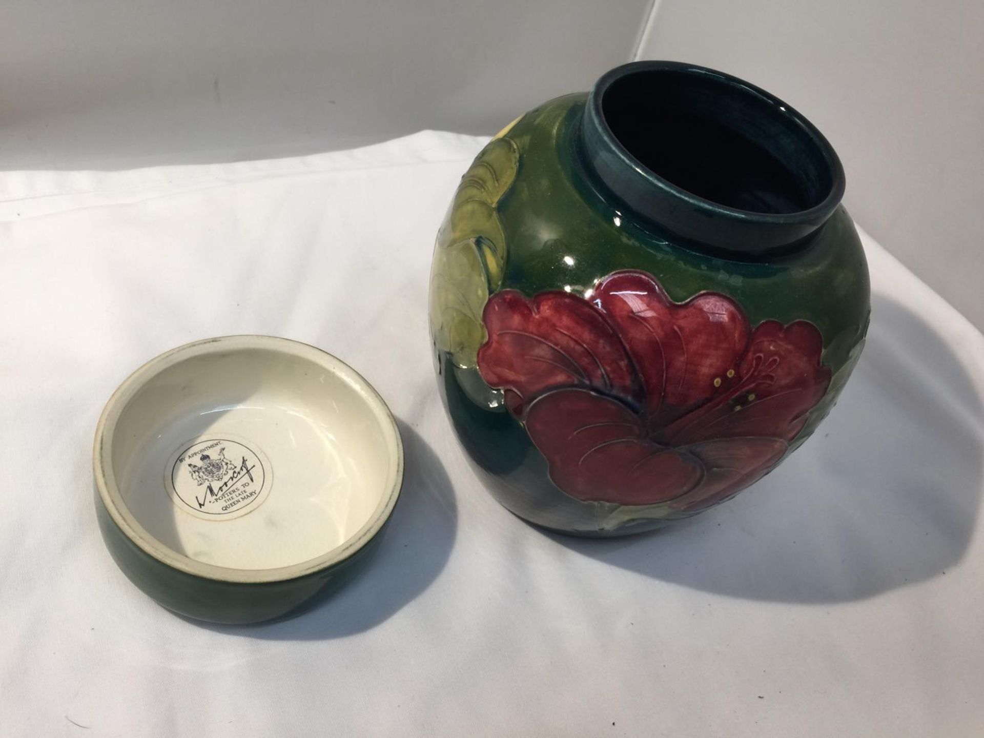 A MOORCROFT HIBISCUS ON GREEN GINGER JAR - Image 4 of 5