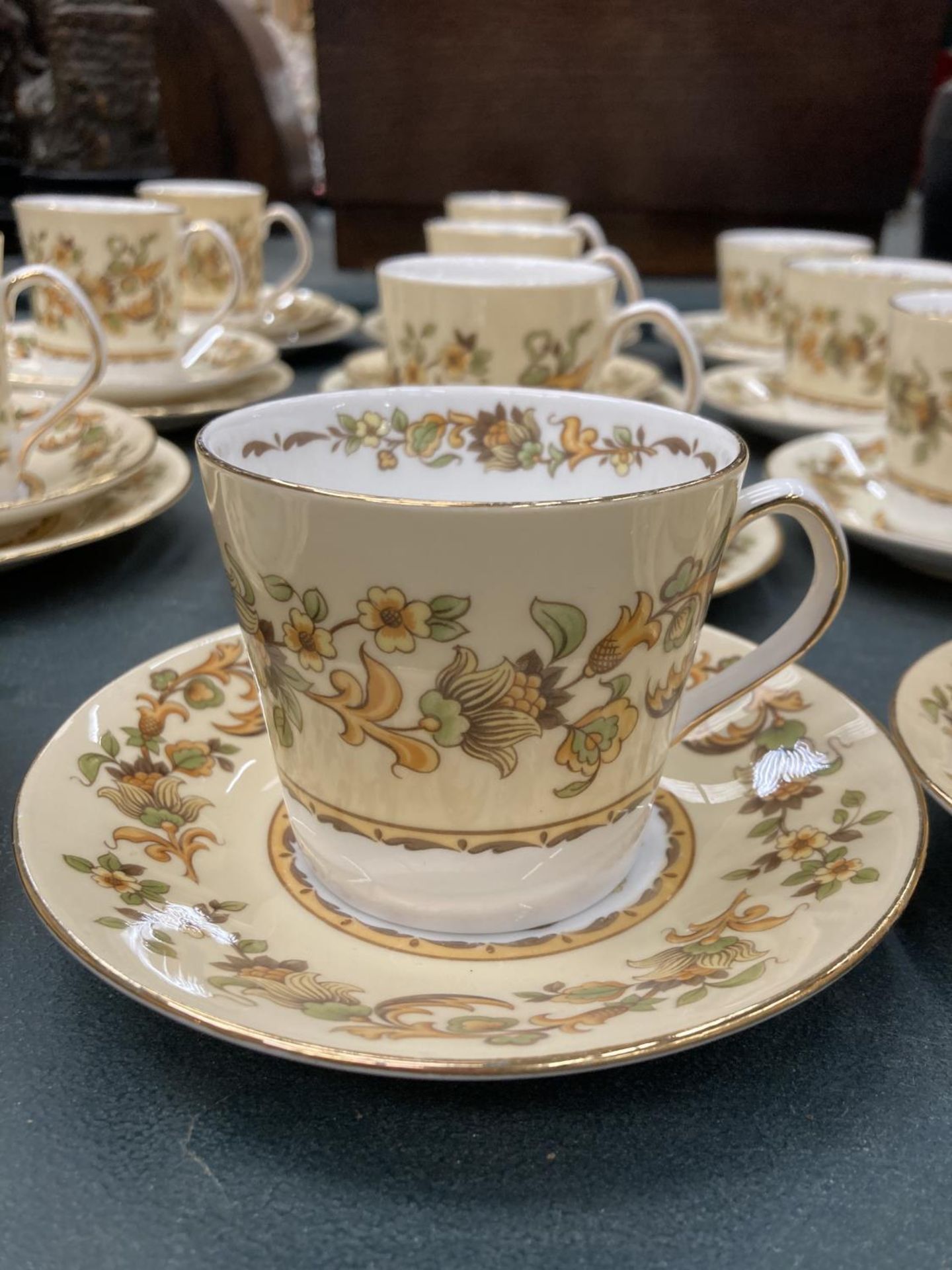 A QUNTITY OF ELIZABETHAN 'AUTUMN SONG' CHINA CUPS, SAUCERS AND PLATES - Image 2 of 4