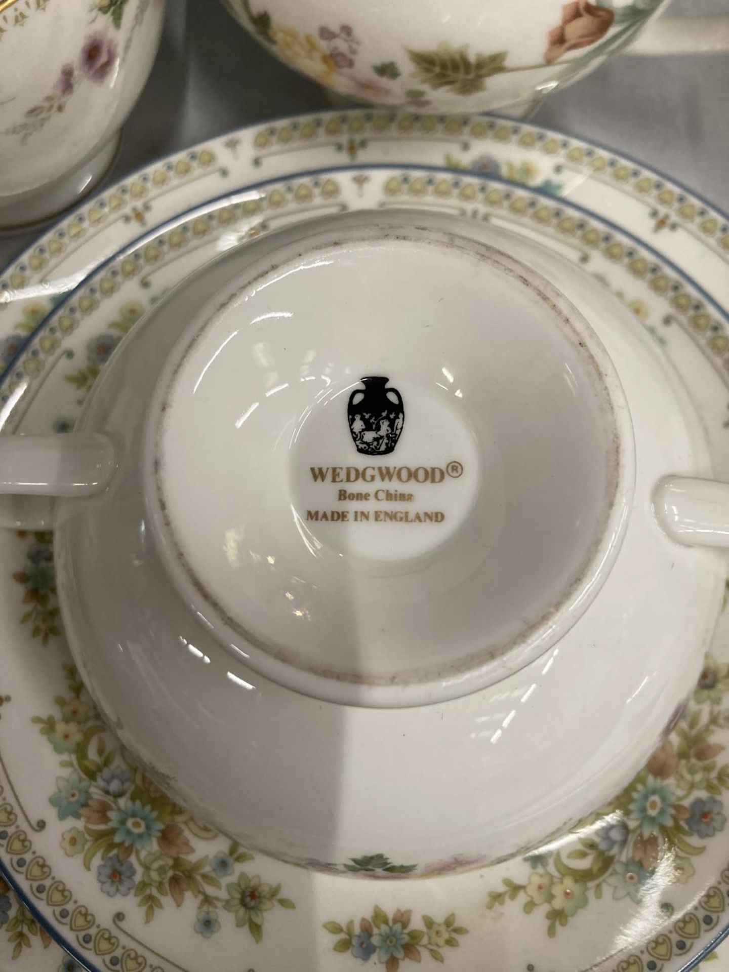 A QUANTITY OF WEDGWOOD CHINA TEAWARE TO INCLUDE CUPS, SAUCERS, BOWLS, PLATES, ETC, PLUS 'DUDSON' - Image 3 of 4