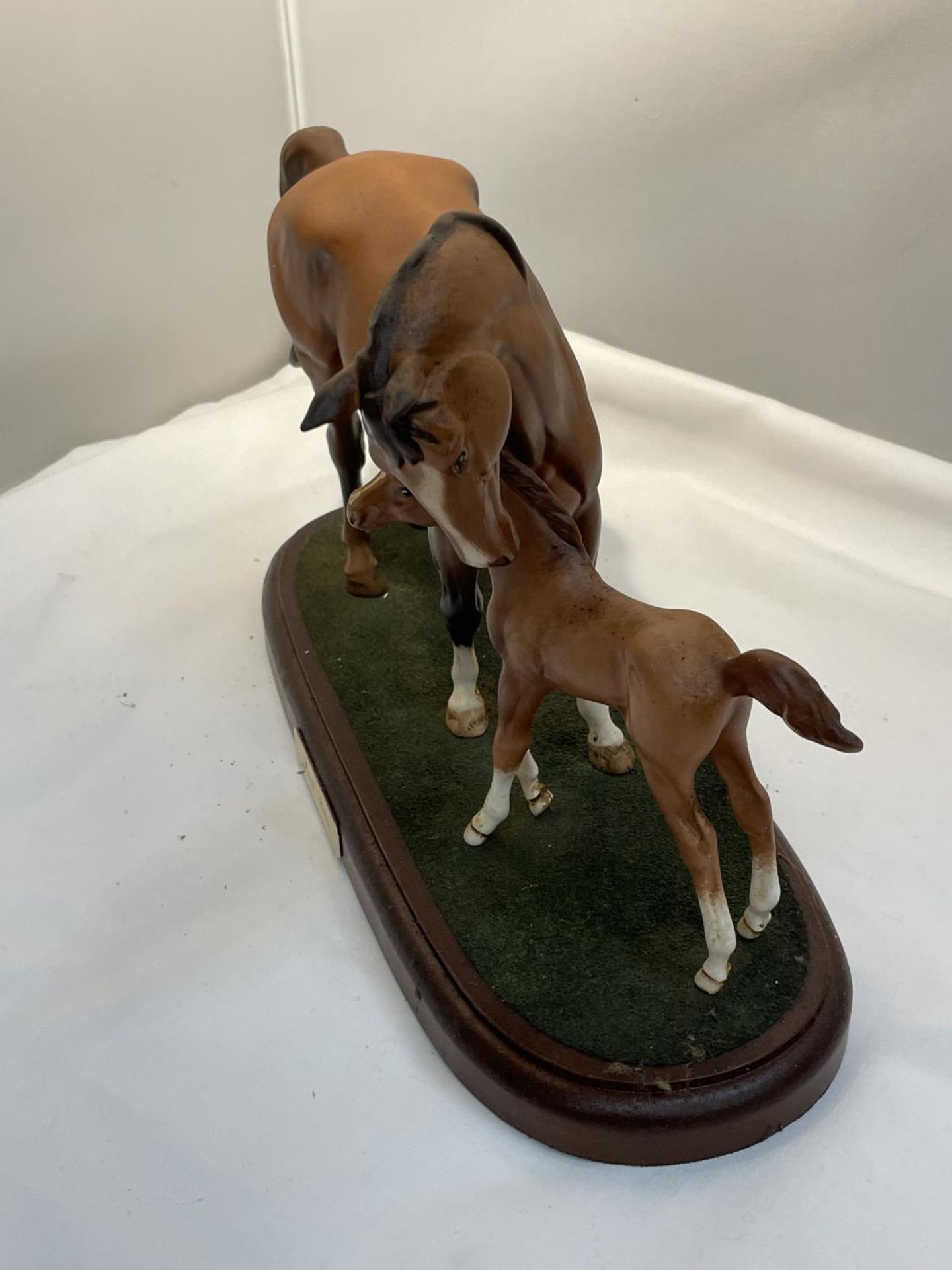 A ROYAL DOULTON MARE AND FOAL ON A PLINTH 'FIRST BORN' - Image 4 of 4