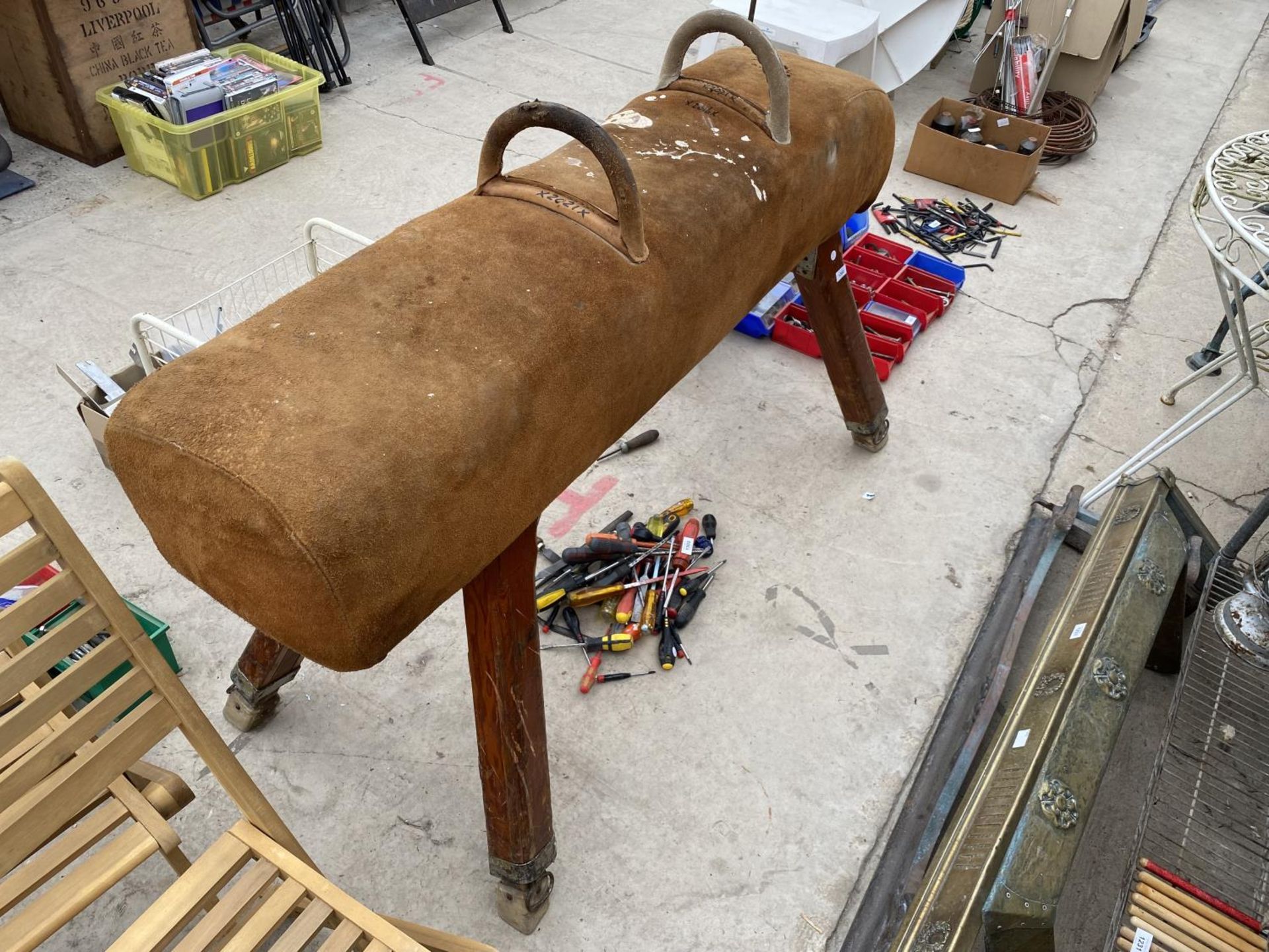 A VINTAGE POMMEL HORSE WITH HOOP BARS, ON FOUR ADJUSTABLE LEGS, 67X27" MAX, WITH SUEDE TOP - Image 3 of 4
