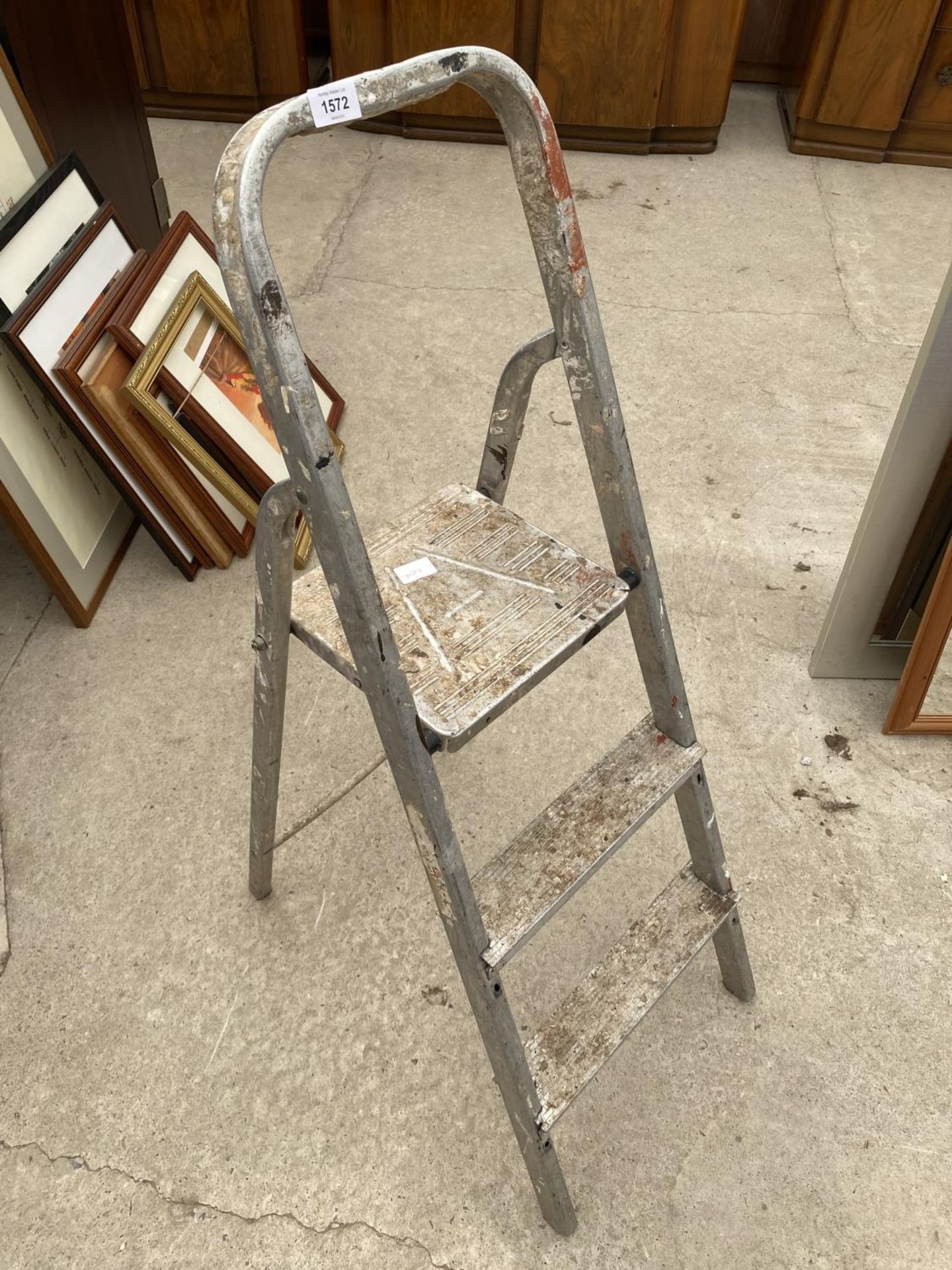 A TWO RUNG ALUMINIUM STEP LADDER