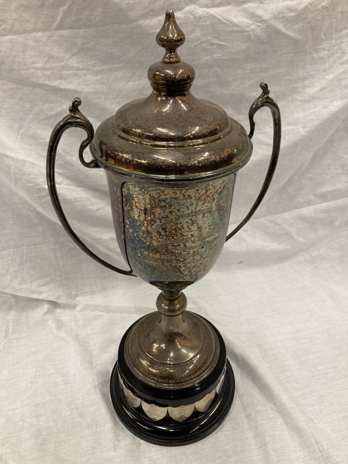 A SILVER PLATED CRICKET TROPHY 'THE SIR ERNEST JOHNSON CRICKET CUP' JULY 1970, HEIGHT APPROX 50CM