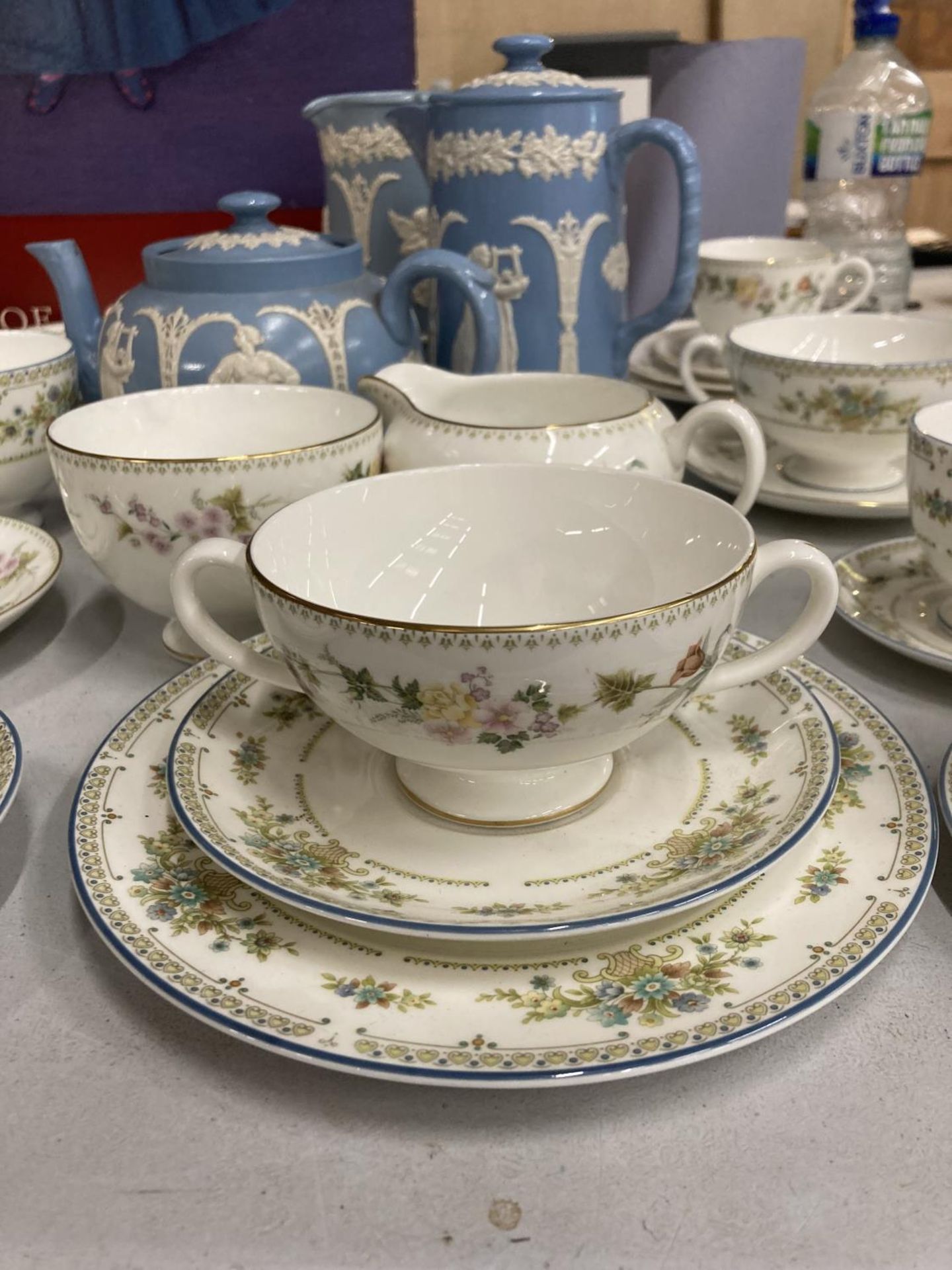 A QUANTITY OF WEDGWOOD CHINA TEAWARE TO INCLUDE CUPS, SAUCERS, BOWLS, PLATES, ETC, PLUS 'DUDSON' - Image 2 of 4