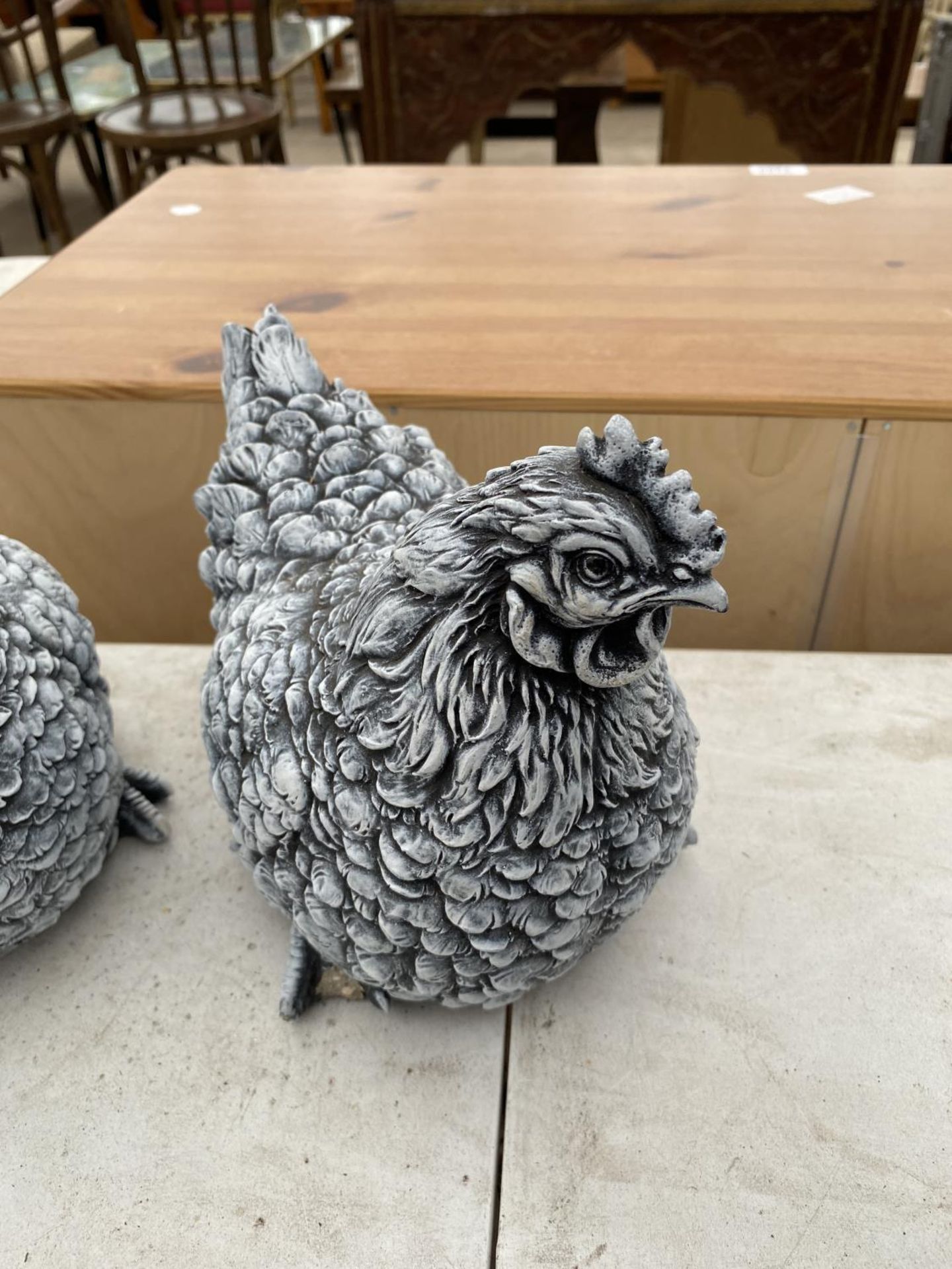 A PAIR OF RECONSTITUTED STONE PEKIN HEN FIGURES (A/F) - Image 3 of 3