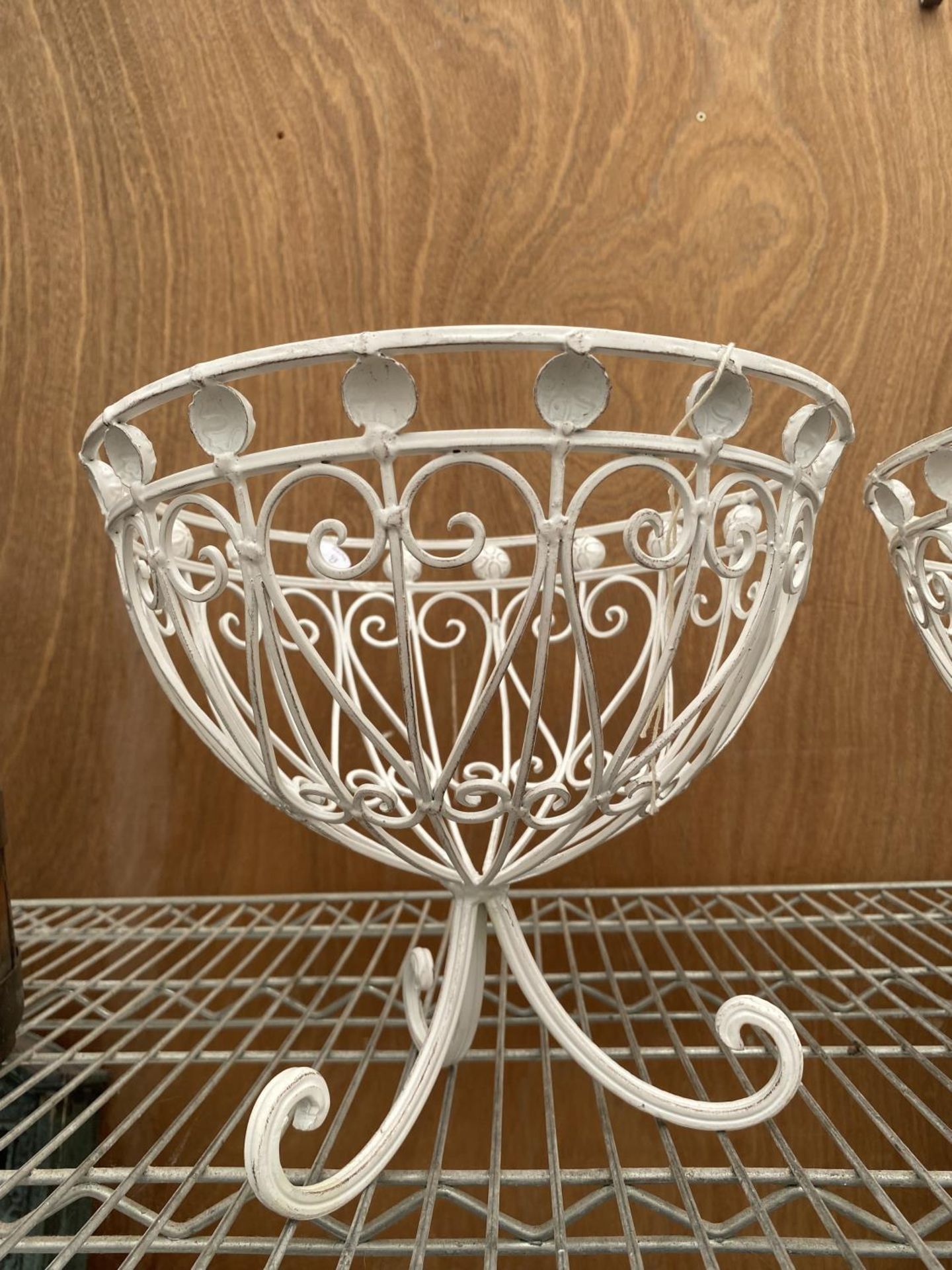 A PAIR OF DECORATIVE METAL PLANTERS - Image 2 of 3