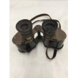 A PAIR OF WW1 BRASS BINOCULARS BY A KERSHAW & SONS