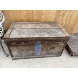 A VINTAGE METAL STORAGE CHEST WITH METAL LINING