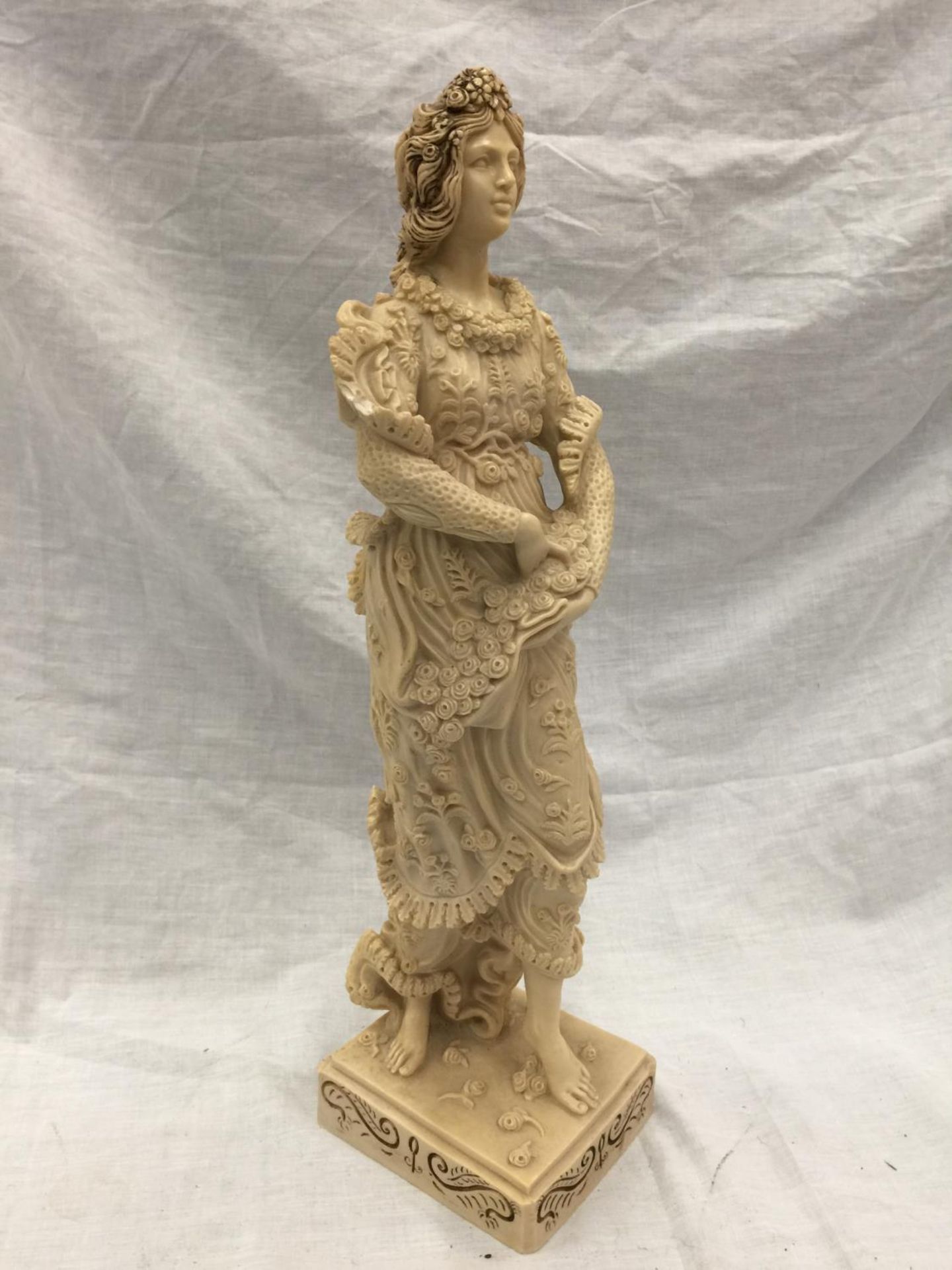 A CARVED RESIN FIGURE OF A GIRL WITH FLOWERS - Image 2 of 6