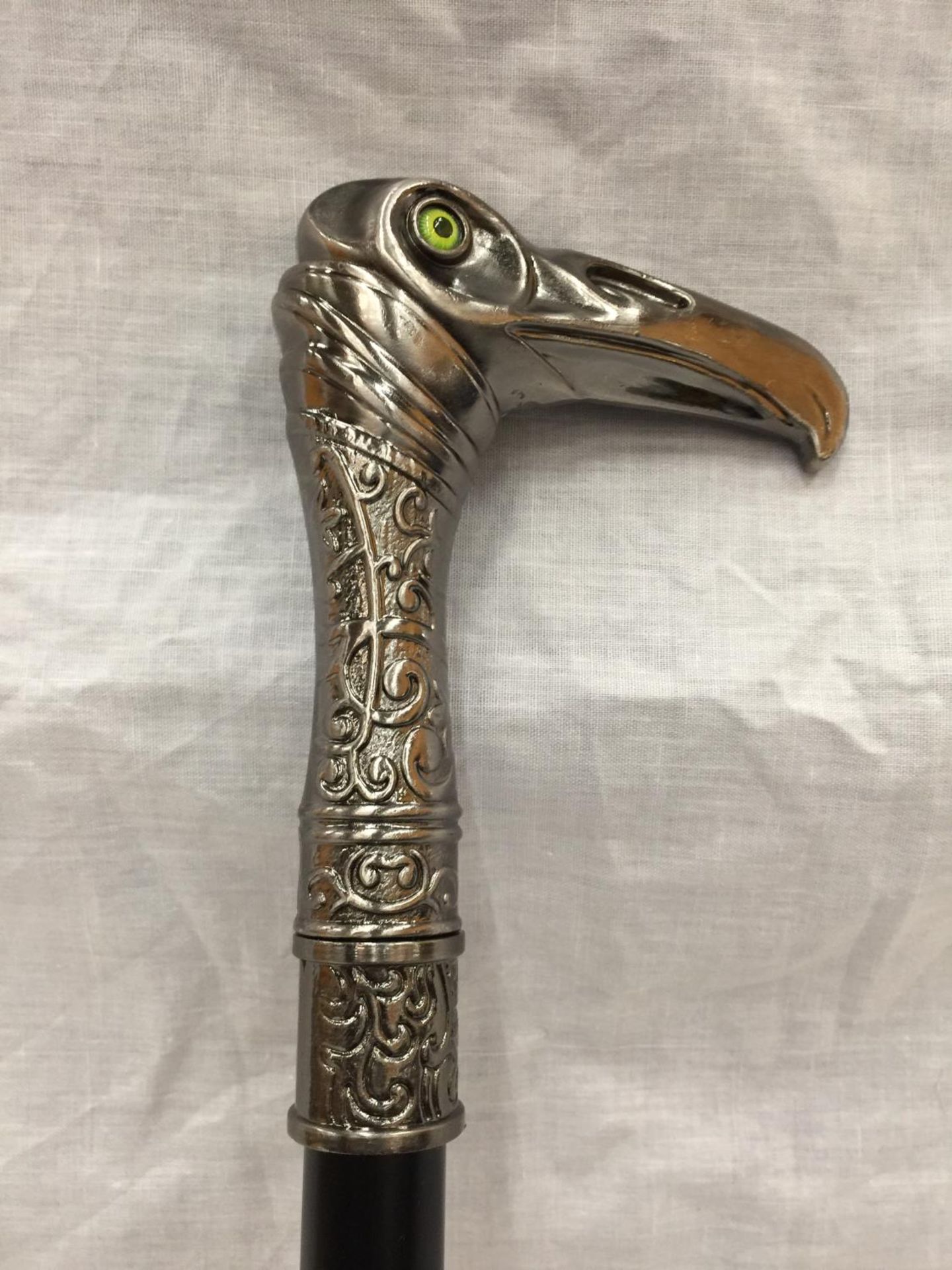 A WALKING STICK WITH AN EAGLES HEAD HANDLE - Image 3 of 3