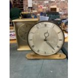 A QUARTZ CARRIAGE CLOCK AND A VINTAGE SMITHS MANTLE CLOCK - GLASS A/F