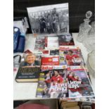 AN ASSORTMENT OF MANCHESTER UNITED MEMORBILIA TO INCLUDE MATCH PROGRAMMES, A JIGSAW AND AN ALEX