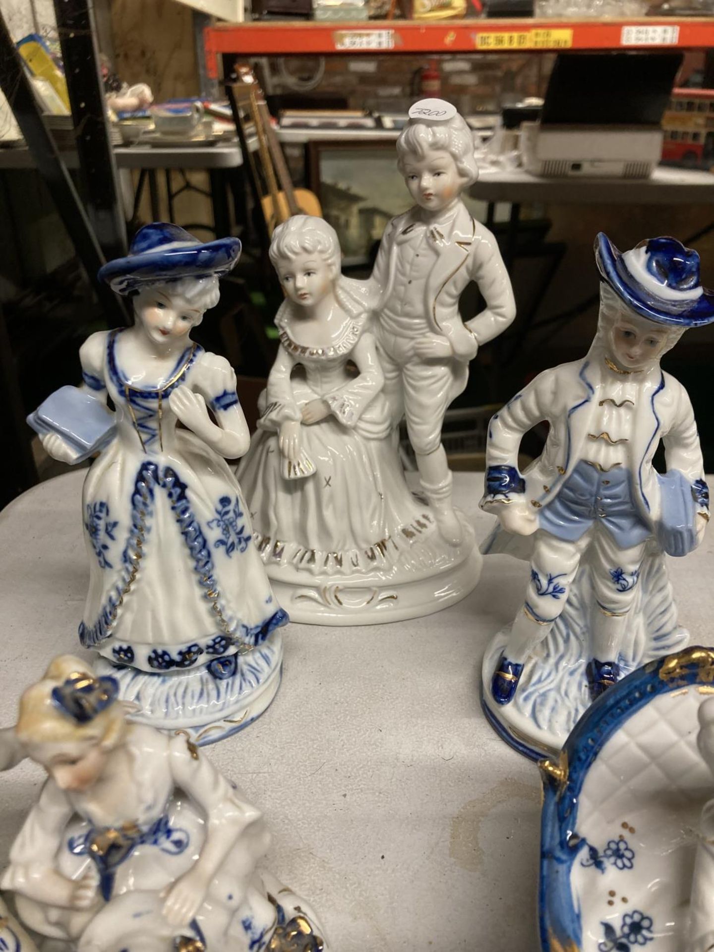 A QUANTITY OF CONTINENTAL STYLE FIGURINES, BLUE AND WHITE CERAMICS, ETC - Image 2 of 5