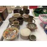 A QUANTITY OF STUDIO POTTERY TO INCLUDE GOBLETS, CUPS, BOWLS, ETC